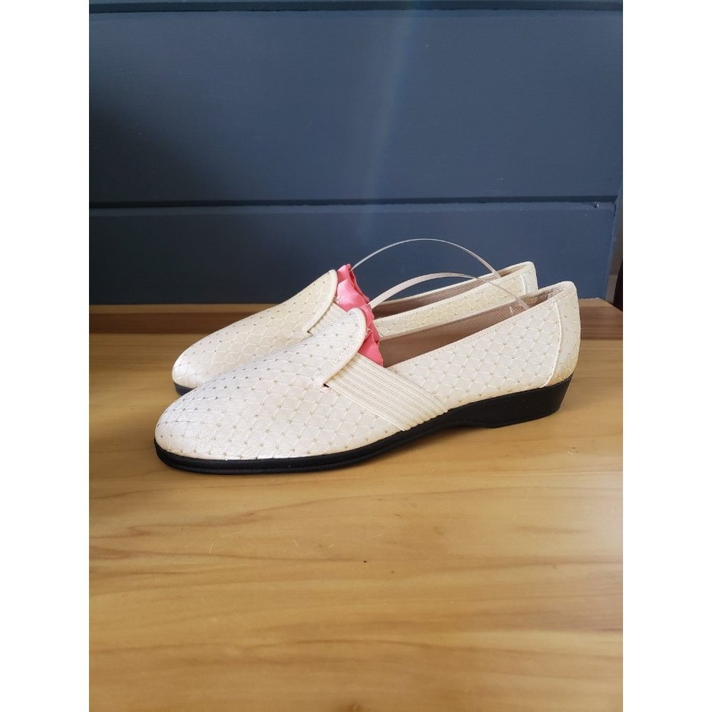 80s/90s‎ Cream Satin Flats